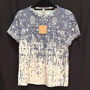 C - Women's Blue and White Patterned Top